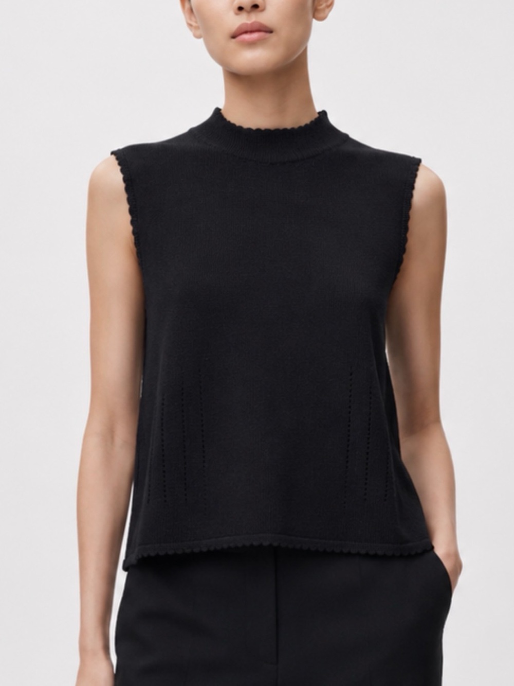 St. John Sleeveless Mock Neck Knit Top - Black size M